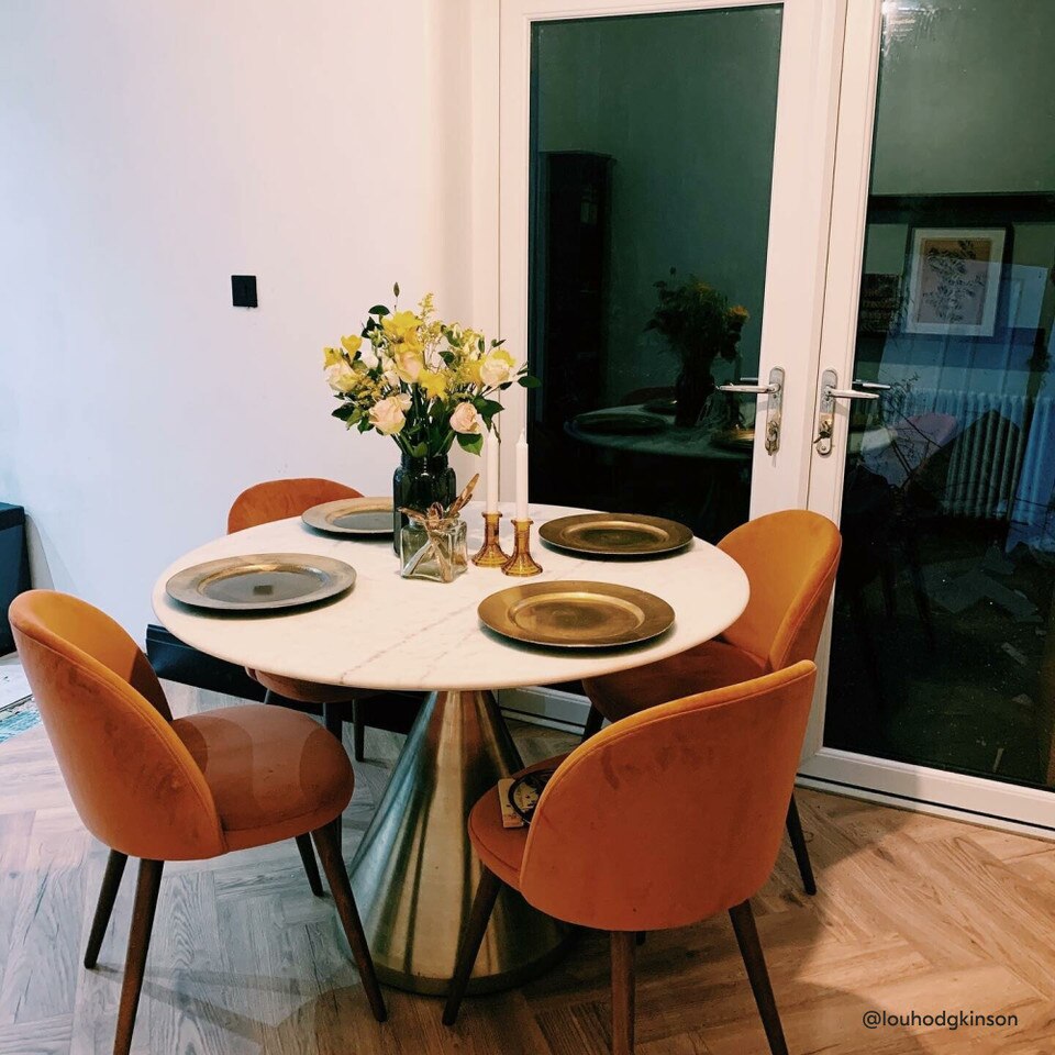 Silhouette Pedestal Marble Round Dining Table (122 cm - 152 cm)