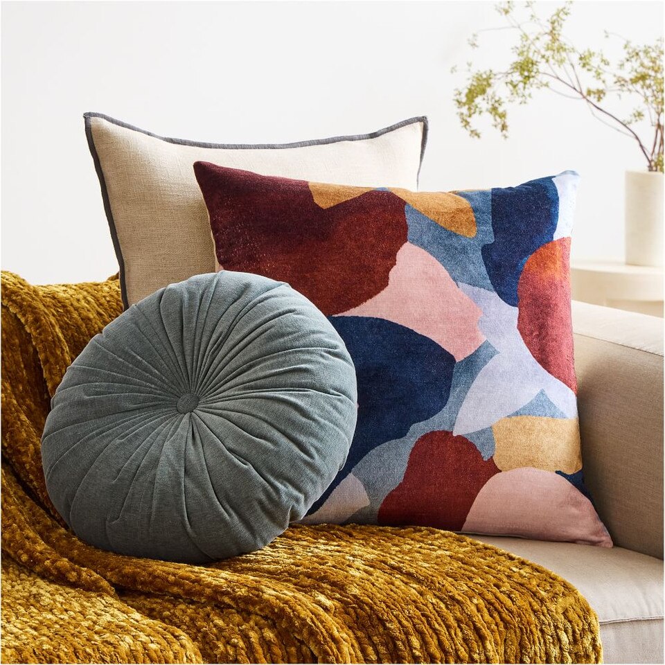 Classic Velvet Tufted Round Cushion