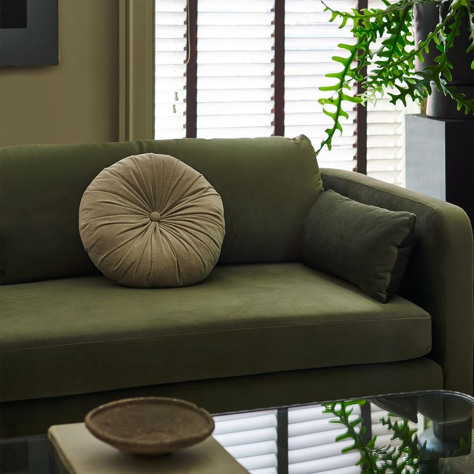 Classic Velvet Tufted Round Cushion
