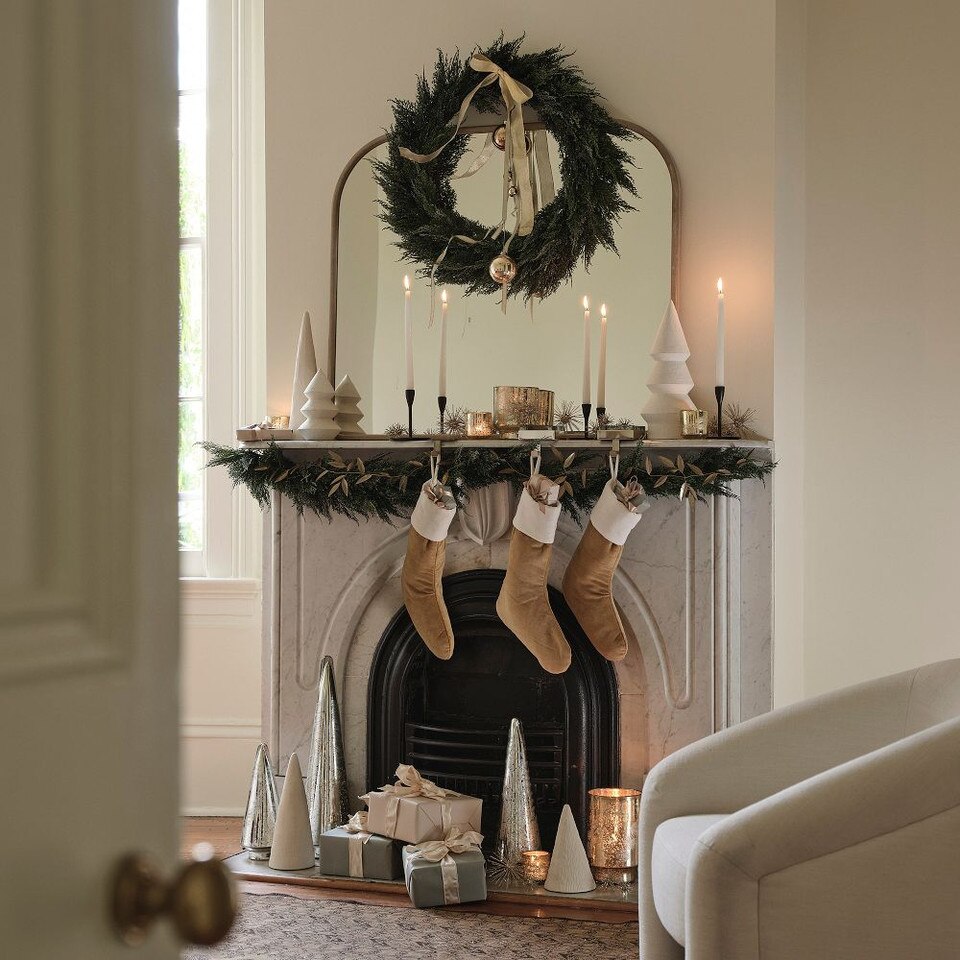 Faux Subtle Glitter Wreath & Garland