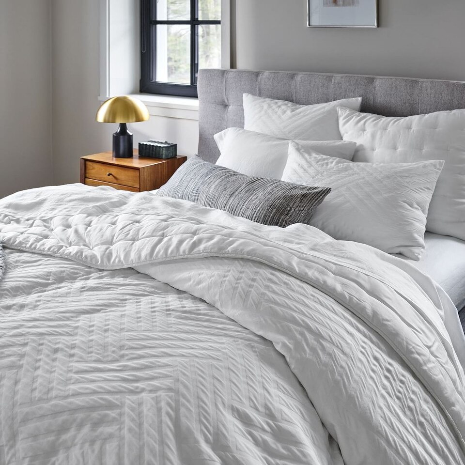 Grid-Tufted Upholstered Tapered Leg Bed