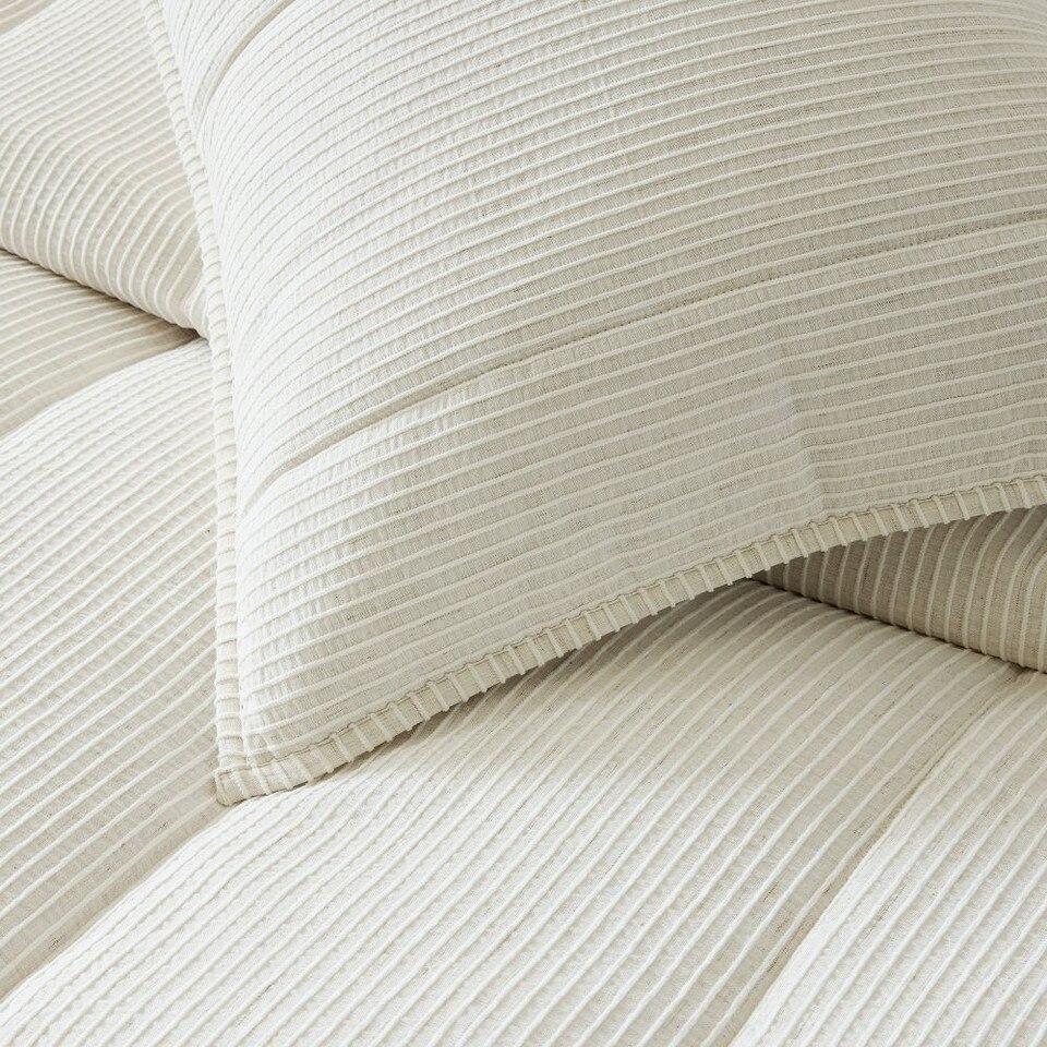 Heathered Linear Bedspread & Pillowcases