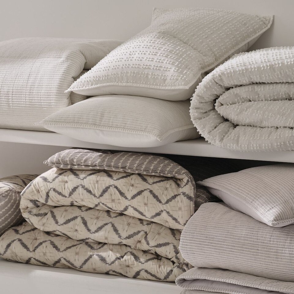 Heathered Linear Bedspread & Pillowcases