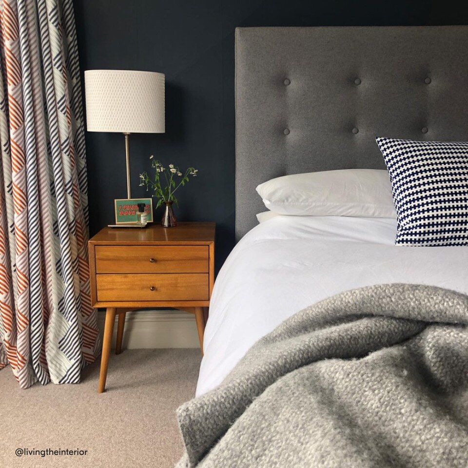 Mid-Century Modern Closed Bedside Table (46 cm)