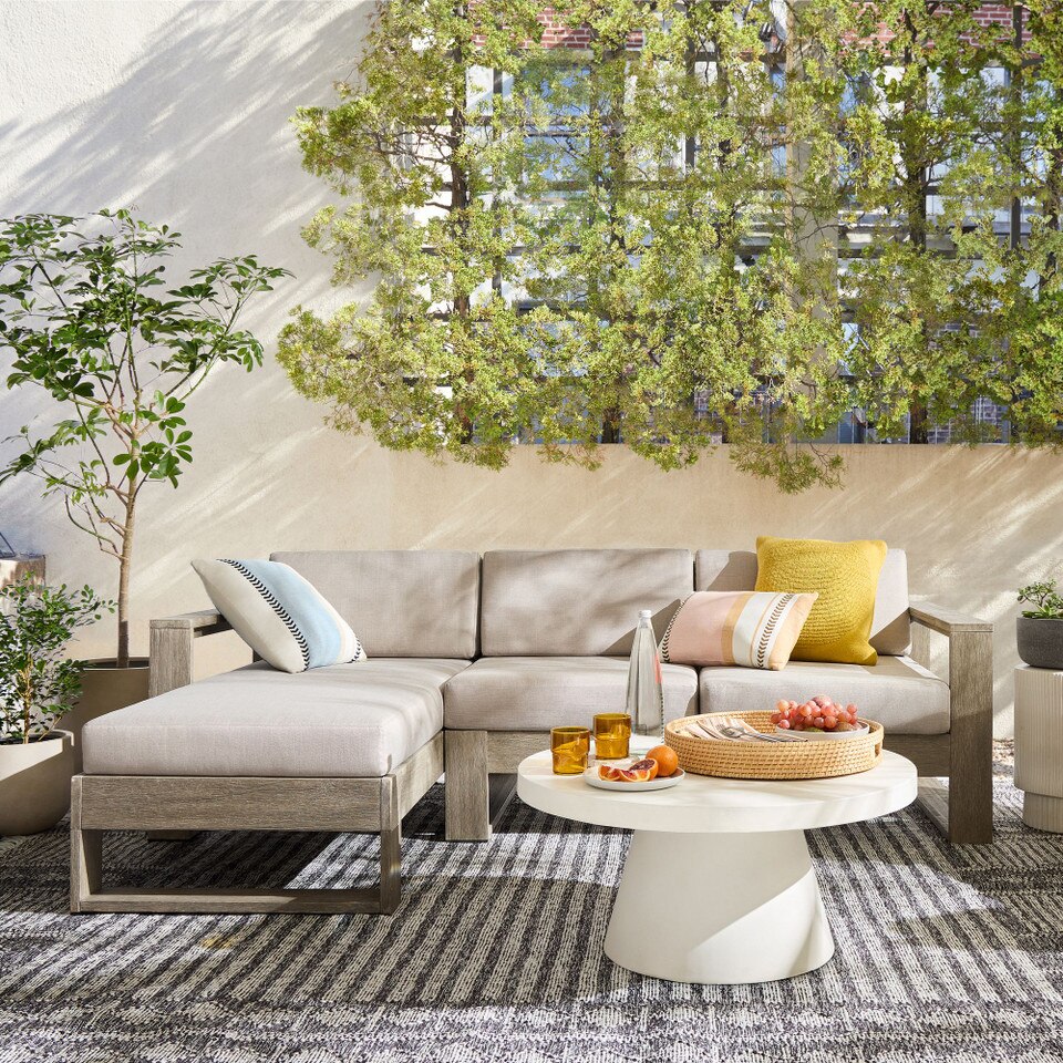 Concrete Pedestal Garden Round Coffee Table (81 cm)