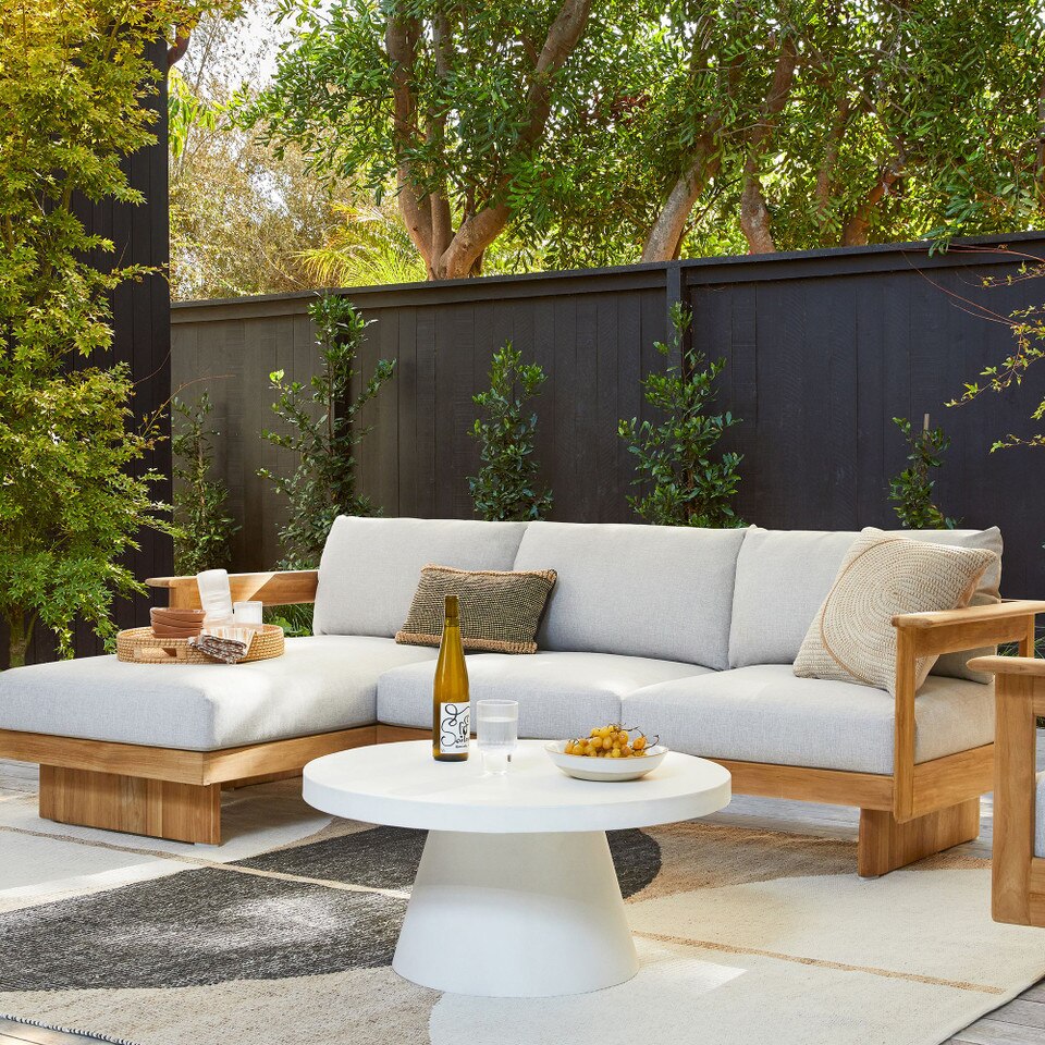 Concrete Pedestal Garden Round Coffee Table (81 cm)