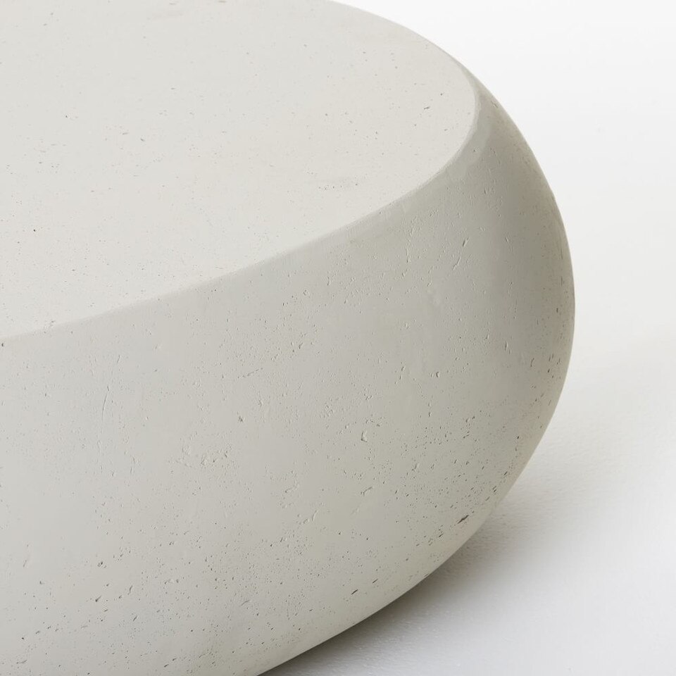 Pebble Indoor/Outdoor Garden Oval Coffee Table (91 cm)