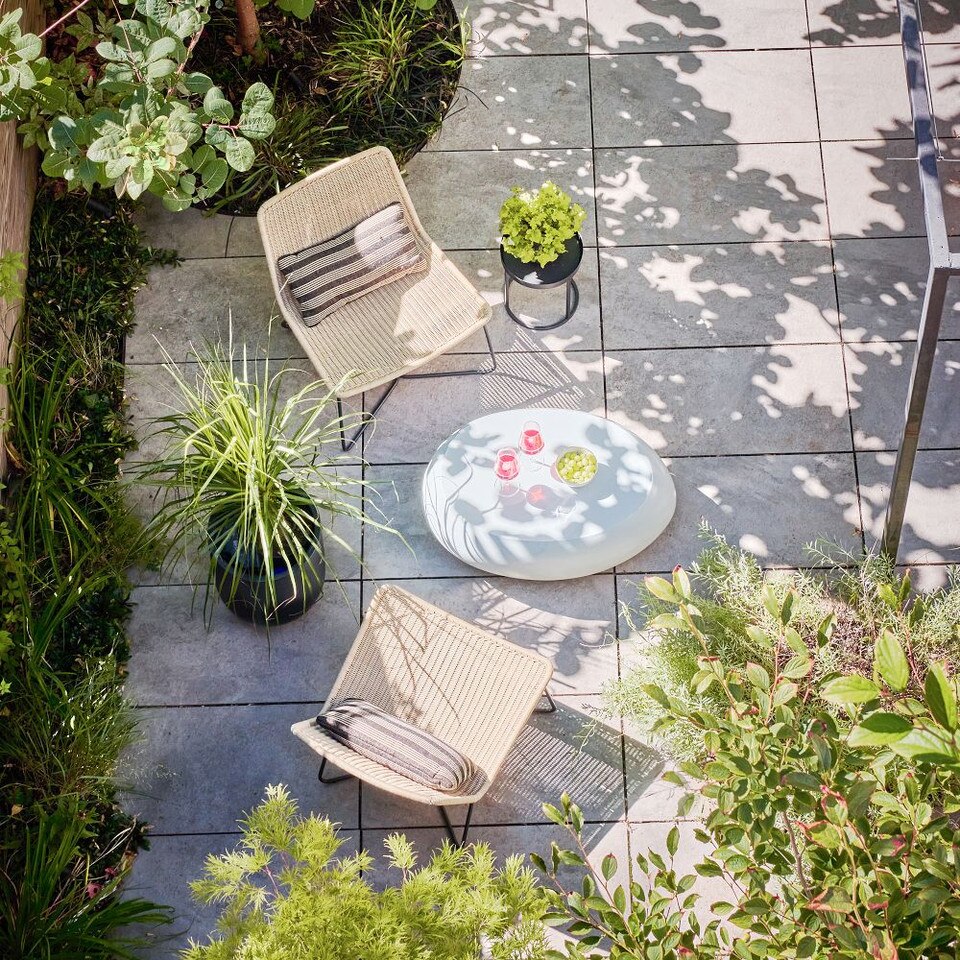 Pebble Indoor/Outdoor Garden Oval Coffee Table (91 cm)