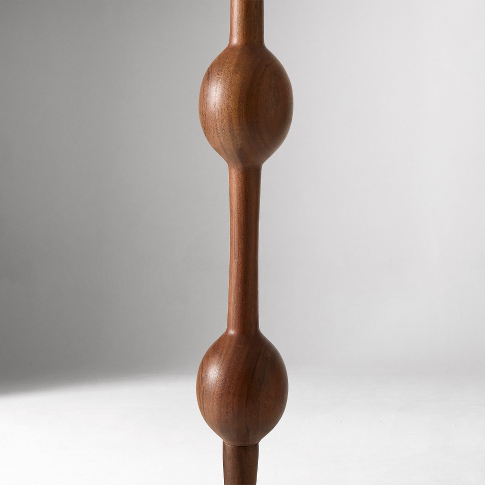 Pierce & Ward Ribbed Wood Floor Lamp (147 cm)