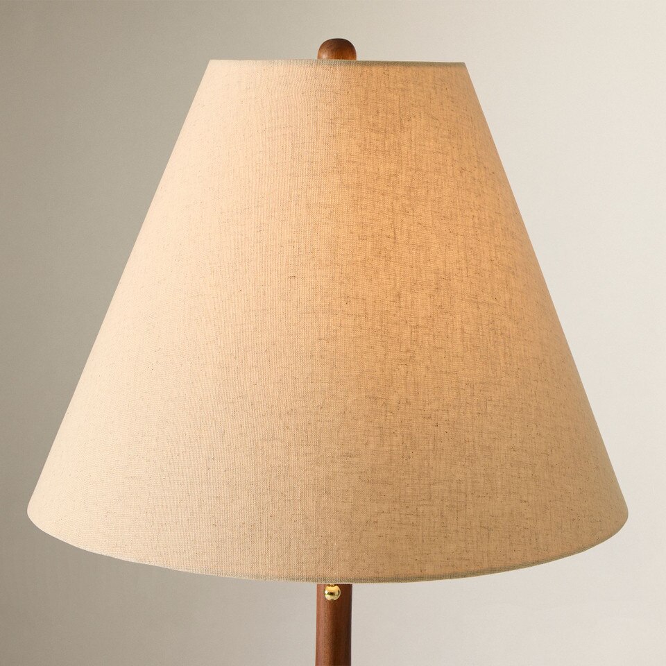 Pierce & Ward Ribbed Wood Floor Lamp (147 cm)