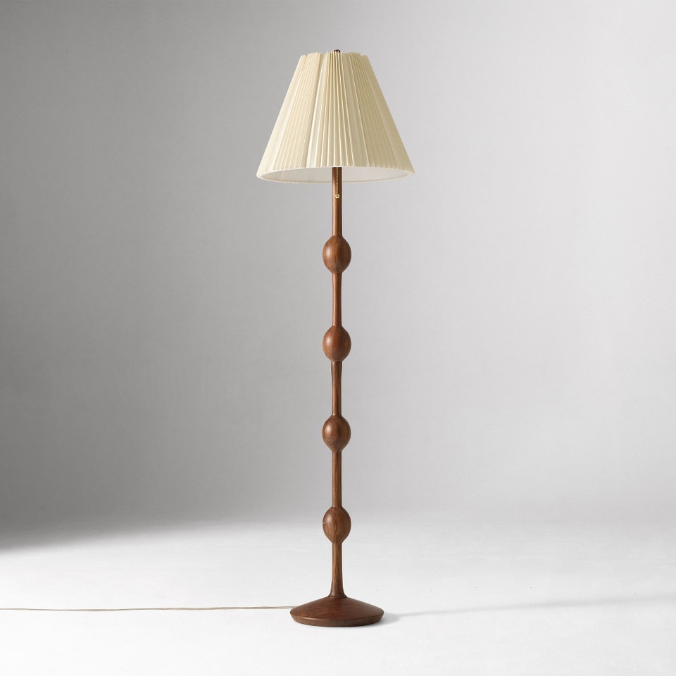 Pierce & Ward Ribbed Wood Floor Lamp (147 cm)