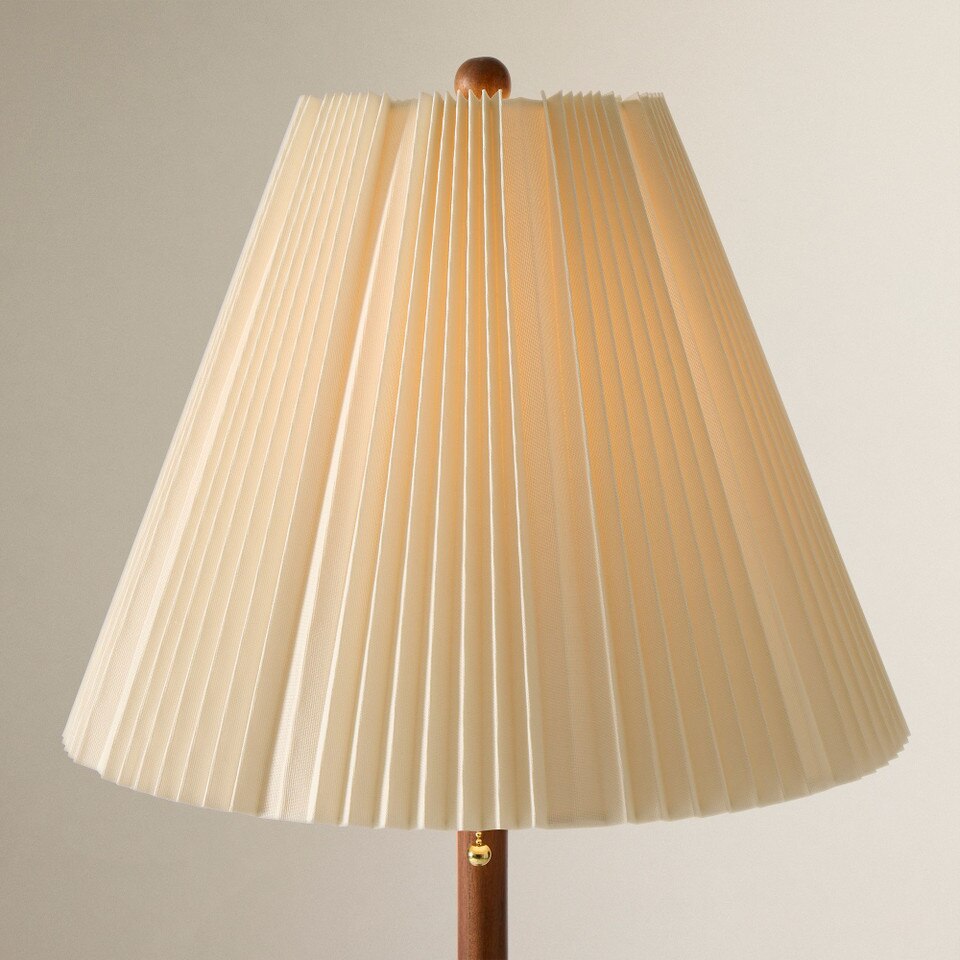 Pierce & Ward Ribbed Wood Floor Lamp (147 cm)