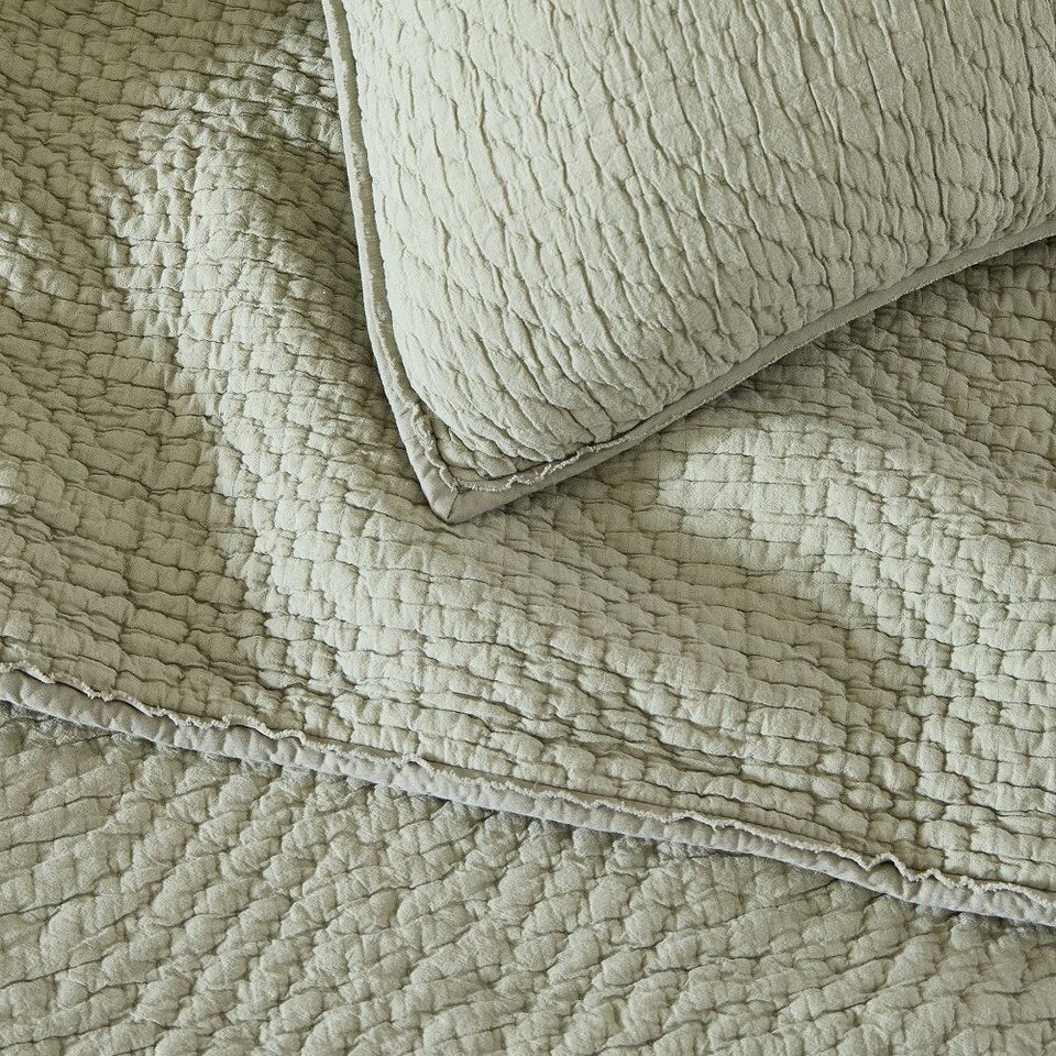 Reflections Matelasse Bedspread & Pillowcases